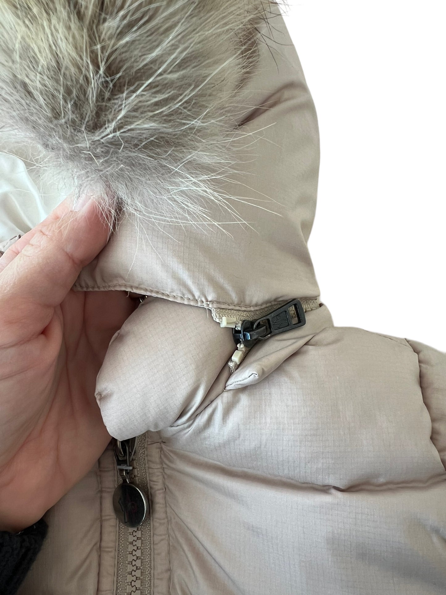 Completo giacca pantalone piumino Moncler beige con pelo - 6/9 mesi